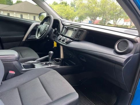 Used 2017 Toyota RAV4 LE w/ All Weather Liner Package FWD image 20