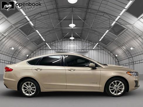 Used 2019 Ford Fusion SE image 4