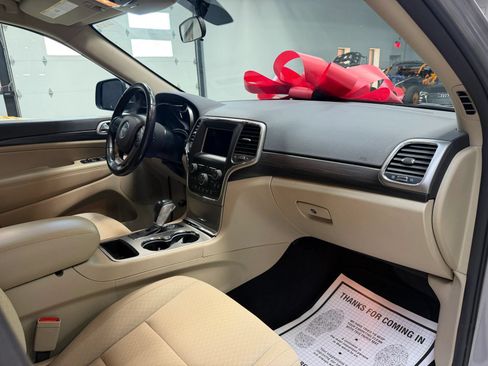 Used 2021 Jeep Grand Cherokee Laredo RWD image 22
