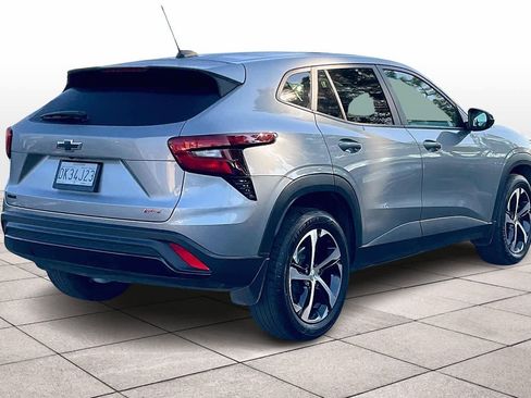 Used 2025 Chevrolet Trax RS w/ Sunroof Package image 15