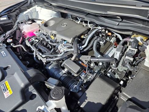 Used 2025 Toyota Sienna XLE w/ XLE Plus Package FWD image 23