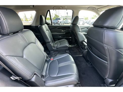 Used 2024 Honda Pilot Touring image 19