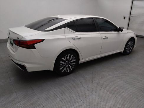 Used 2024 Nissan Altima 2.5 SV FWD image 10