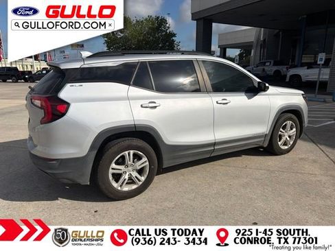 Used 2022 GMC Terrain SLE w/ Driver Convenience Package FWD image 3