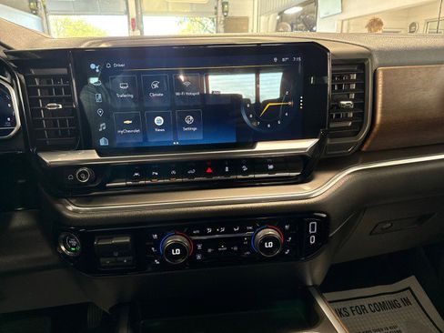 Used 2023 Chevrolet Silverado 1500 High Country w/ Z71 Off-Road Package AWD/4WD image 21