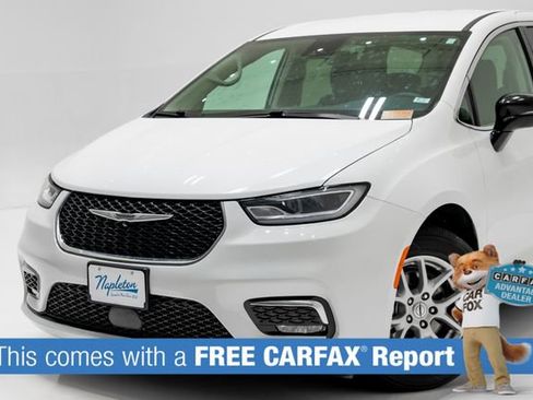 Used 2024 Chrysler Pacifica Touring-L FWD image 2