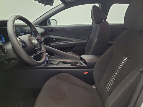 Used 2025 Hyundai Elantra Sport image 17