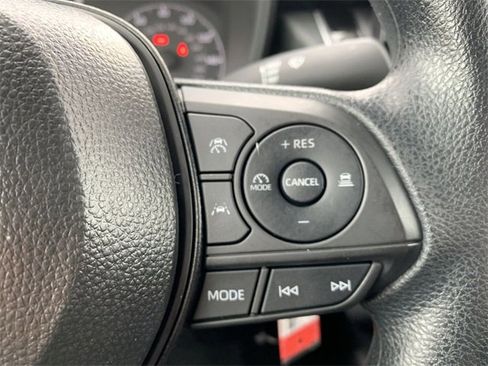 Used 2025 Toyota Corolla LE image 28