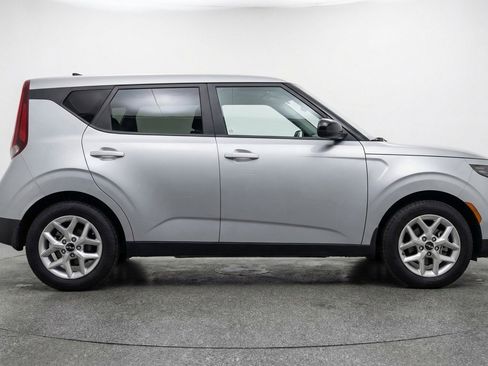 Used 2025 Kia Soul LX w/ LX Technology Package FWD image 11