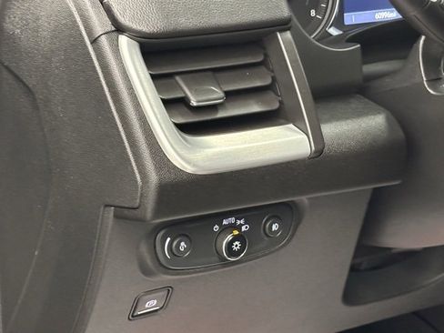 Used 2023 GMC Terrain SLT image 16