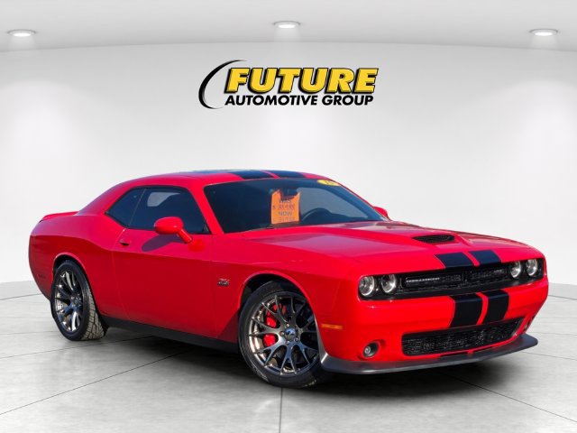 Used 2015 Dodge Challenger SRT w/ Technology Group RWD image 1