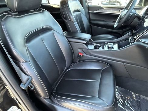Used 2024 Jeep Grand Cherokee Limited RWD image 11