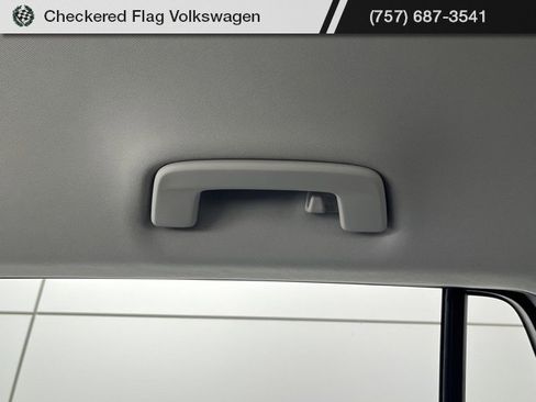 New 2025 Volkswagen Tiguan SE image 52