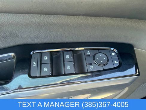 Used 2025 Nissan Pathfinder SL AWD/4WD image 16