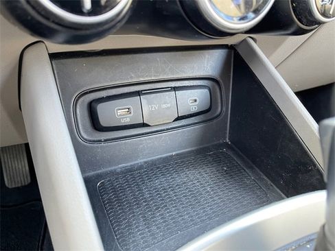 Used 2023 Hyundai Venue SEL w/ Cargo Package image 25