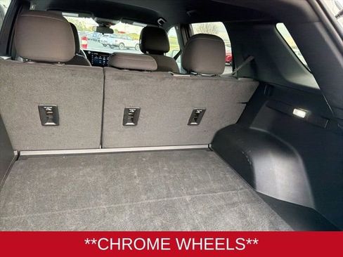 Used 2025 Chevrolet Equinox LT image 19