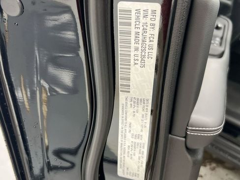 New 2025 Jeep Grand Cherokee Laredo X w/ Luxury Tech Group I image 28