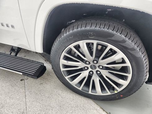 New 2025 Jeep Wagoneer L Series II image 36