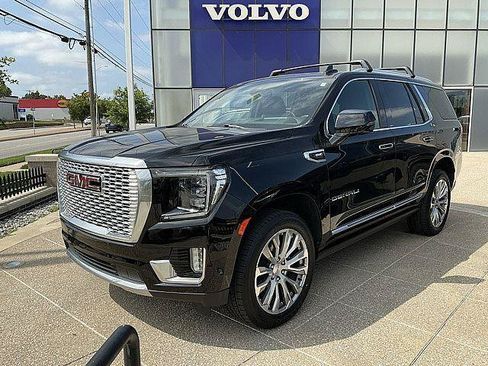 Used 2022 GMC Yukon Denali w/ Denali Premium Package AWD/4WD image 3