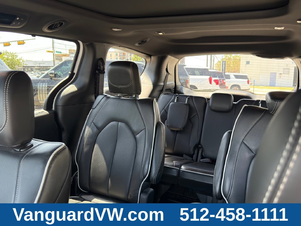 Used 2026 Chrysler Pacifica Limited FWD image 12