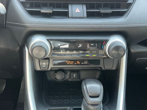 Used 2022 Toyota RAV4 LE FWD image 30
