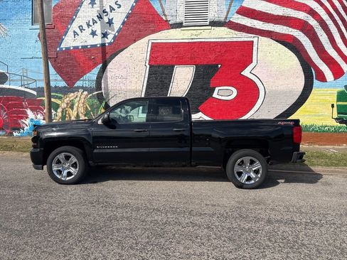 Used 2017 Chevrolet Silverado 1500 Custom w/ Custom Convenience Package image 3