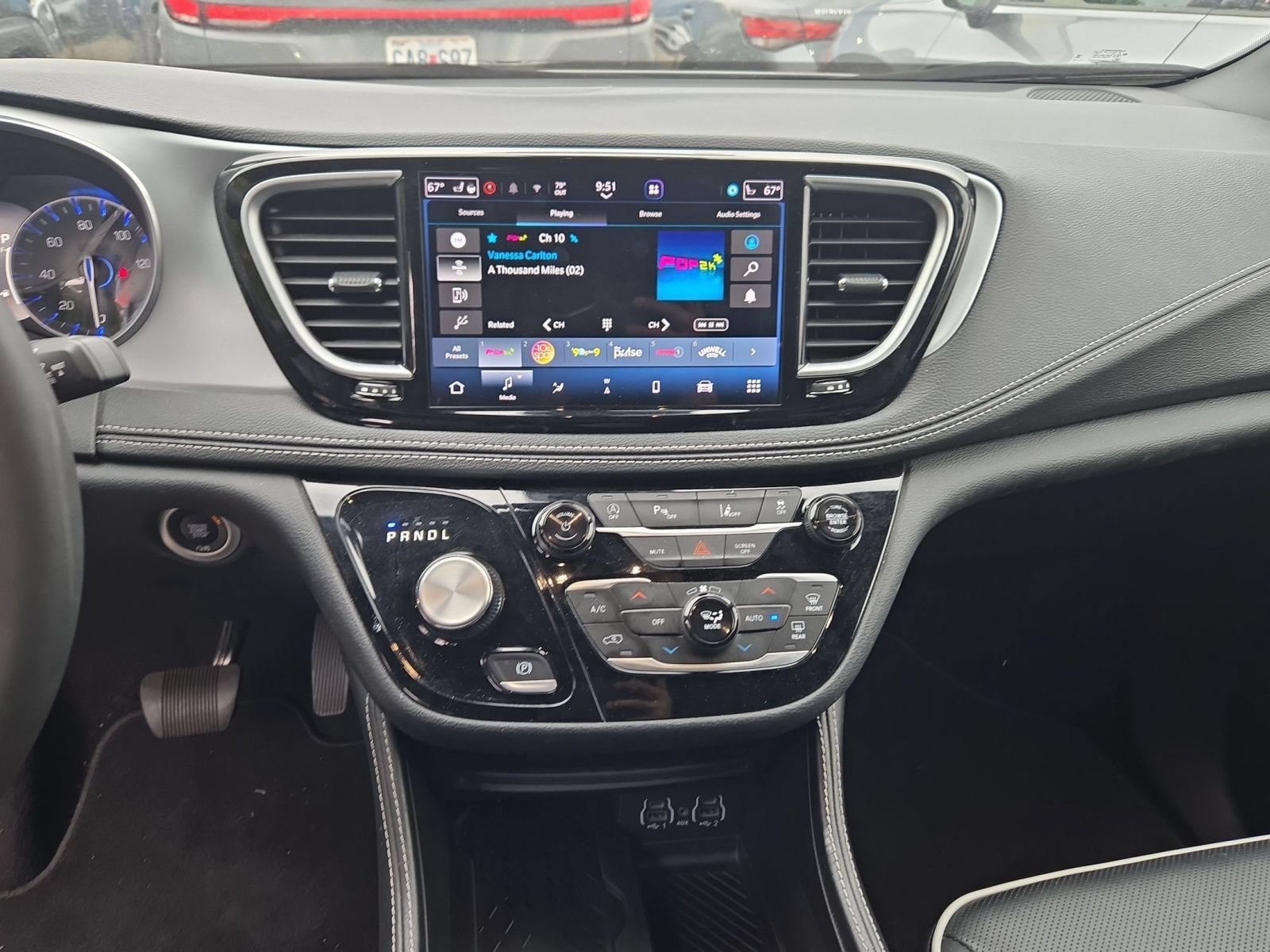 Used 2025 Chrysler Pacifica Limited FWD image 13