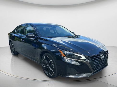 Used 2024 Nissan Altima 2.5 SR FWD image 8