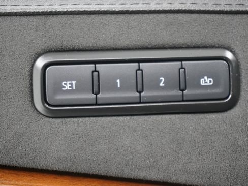 Used 2020 Cadillac Escalade Luxury RWD image 16