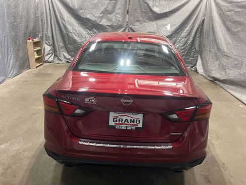 Used 2023 Nissan Altima 2.0 SR FWD image 5
