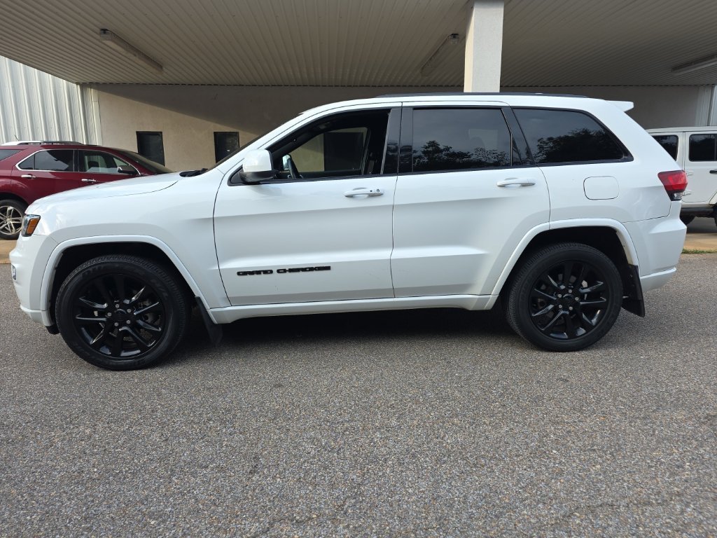 Used 2020 Jeep Grand Cherokee Altitude AWD/4WD image 2