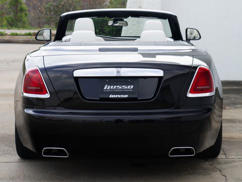 Used 2017 Rolls-Royce Dawn image 17