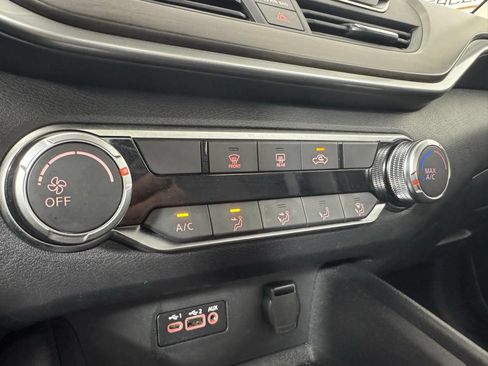Used 2025 Nissan Altima 2.5 SV FWD image 30