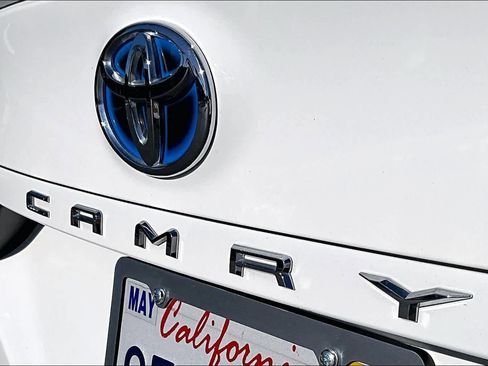 Used 2023 Toyota Camry SE image 9