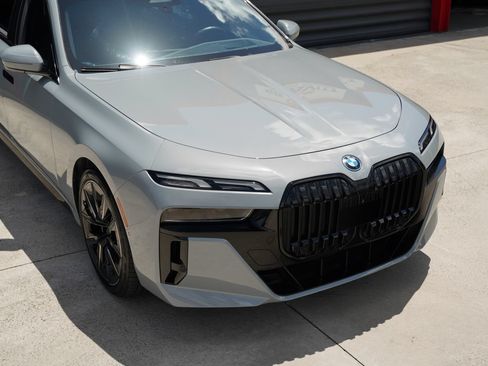 Used 2024 BMW i7 eDrive50 w/ M Sport Package RWD image 8