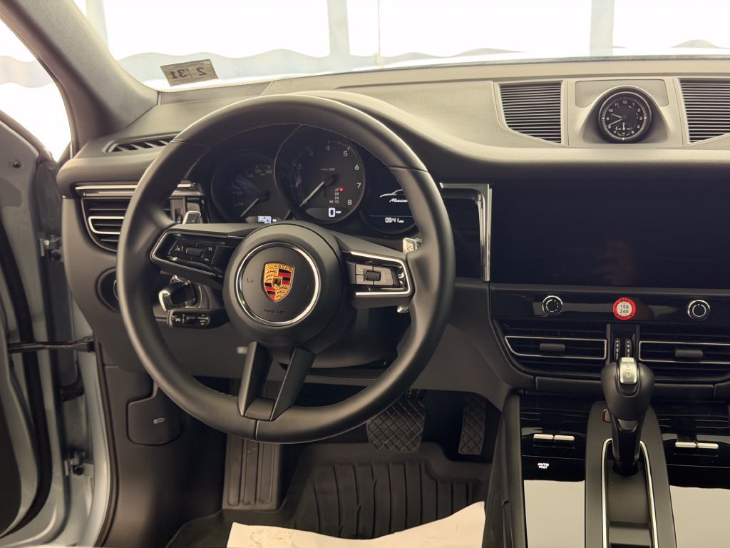 Certified 2026 Porsche Macan AWD/4WD image 20