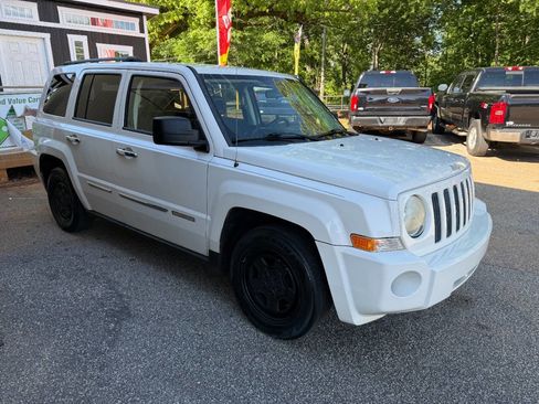 Used 2008 Jeep Patriot Sport FWD image 3