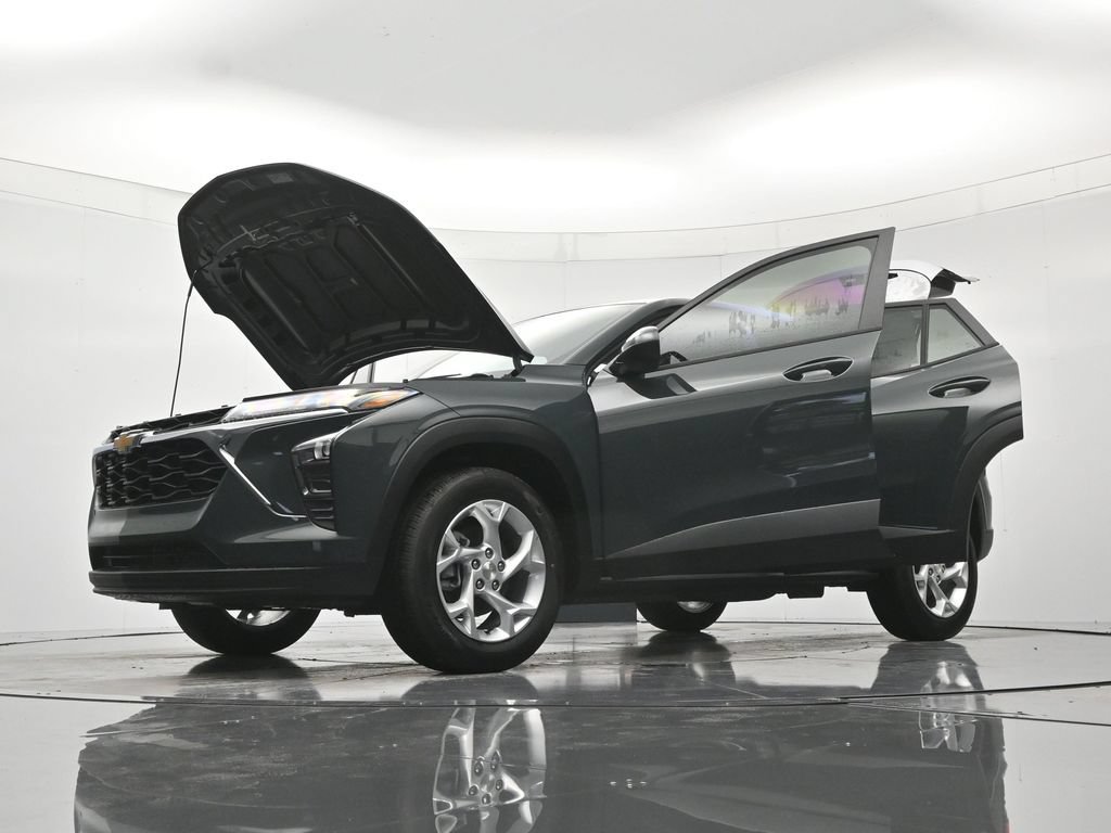 New 2026 Chevrolet Trax LS w/ LS Convenience Package FWD image 47