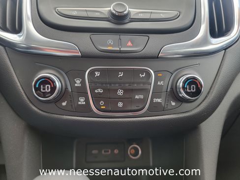 Used 2024 Chevrolet Equinox LT FWD image 25