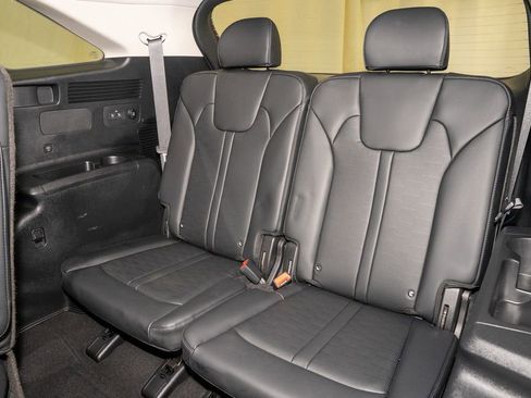 Certified 2025 Kia Sorento EX image 9