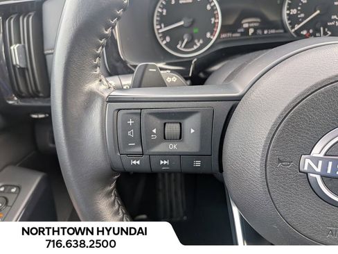 Used 2025 Nissan Pathfinder SV image 24