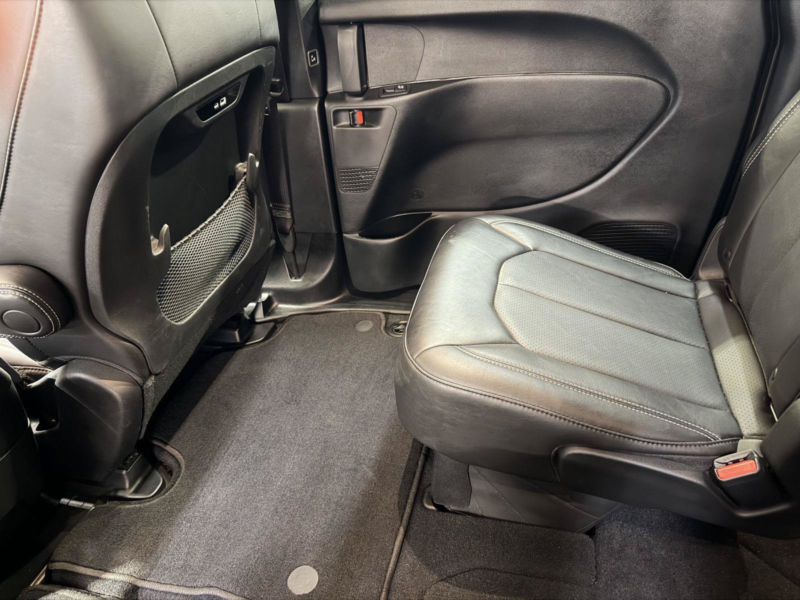Used 2026 Chrysler Pacifica Select FWD image 27
