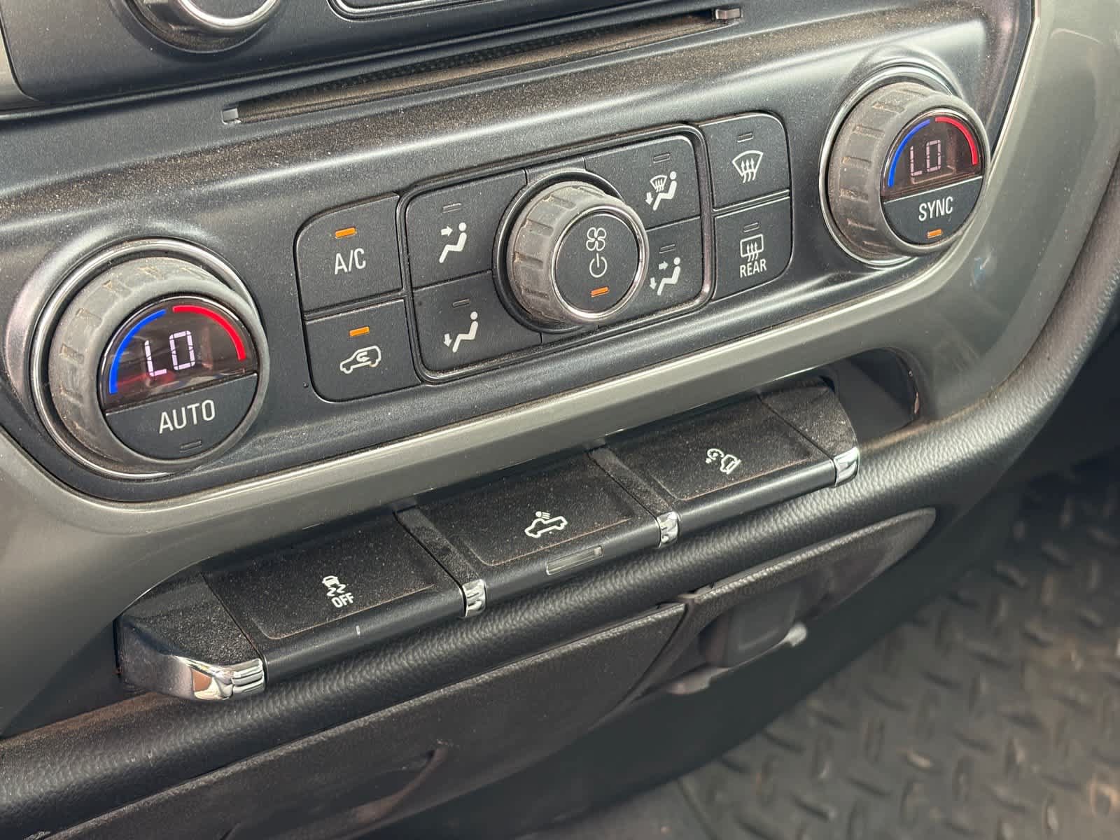 Used 2018 Chevrolet Silverado 1500 LT w/ All Star Edition AWD/4WD image 17