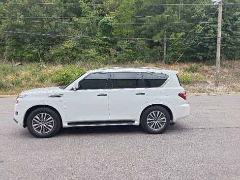 Used 2021 Nissan Armada SL w/ Captain's Chairs Package RWD image 5