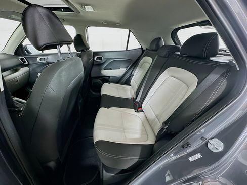 Used 2023 Hyundai Venue SEL image 27