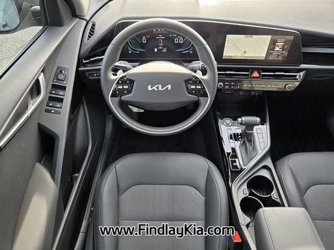 Certified 2025 Kia Niro EX image 14