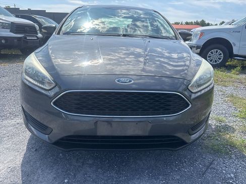 Used 2015 Ford Focus SE FWD image 3