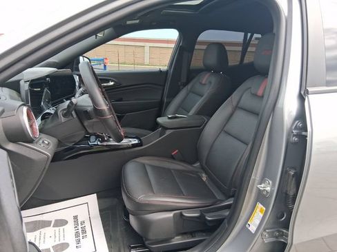 Used 2025 Chevrolet Trax RS w/ Sunroof Package FWD image 14