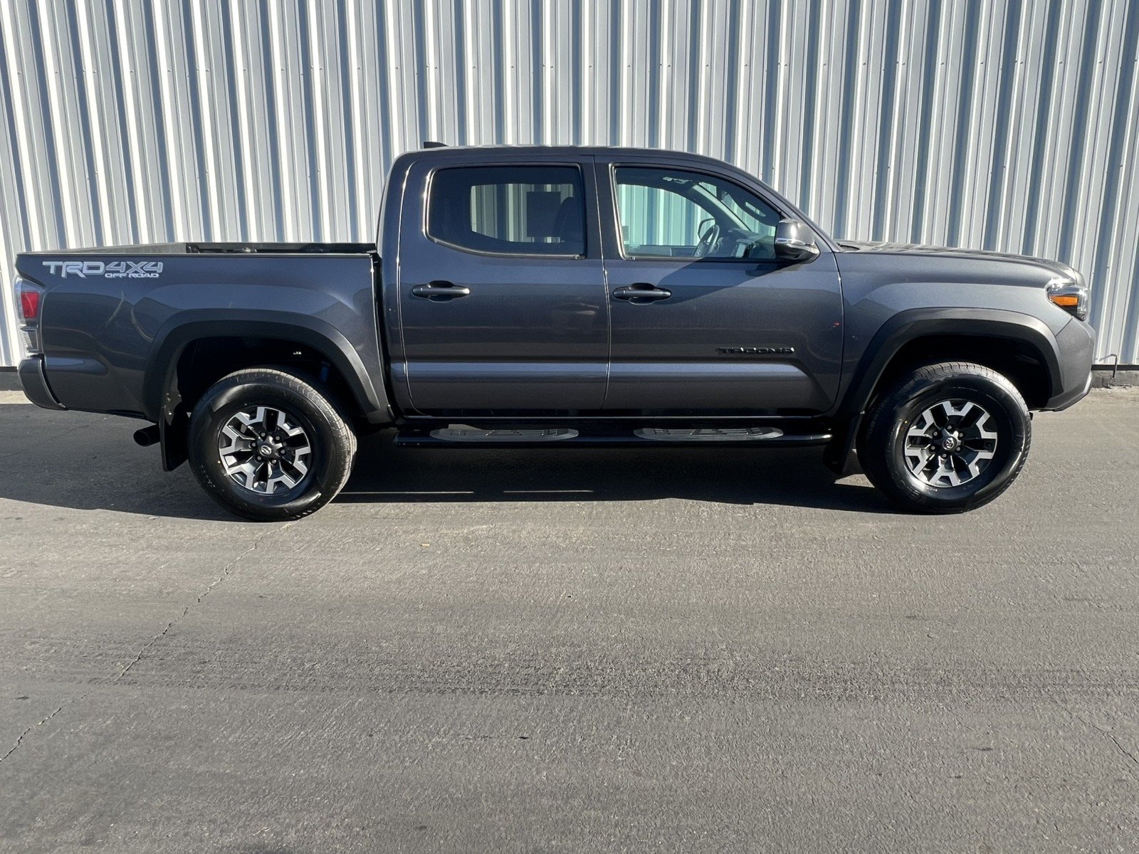 Used 2021 Toyota Tacoma TRD Off-Road w/ TRD Premium Off Road Package AWD/4WD image 7