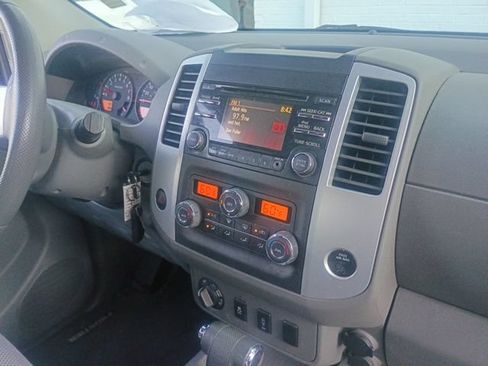 Used 2013 Nissan Frontier SV w/ SV Value Truck Pkg AWD/4WD image 39